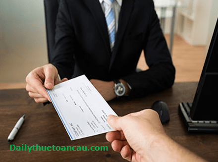 Có phải lập hóa đơn đối với hàng cho, biếu, tặng từ quỹ phúc lợi hay không?